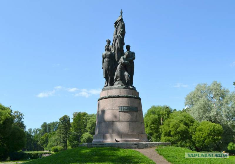 Фото Памятники Молодым