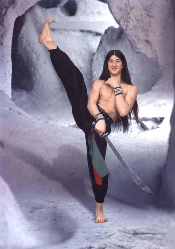 10972216 Брюс хлебников сейчас чем занимается