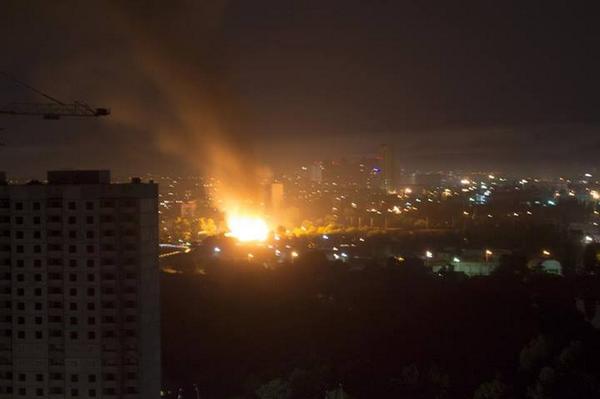 Сожгли палатки майдан-овцев в Киеве.