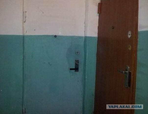 Незаконная установка кладовок в подъезде