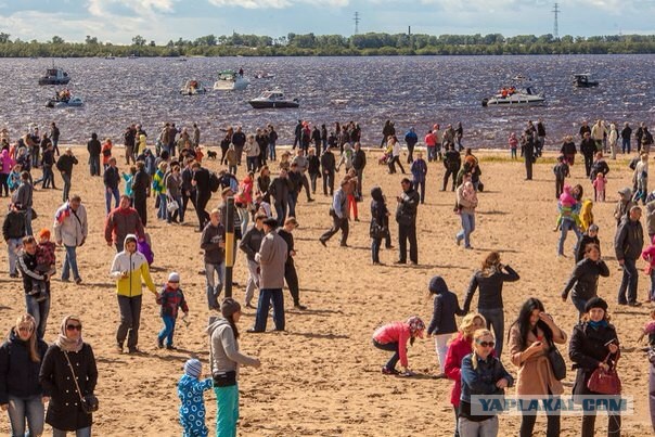 Лето в Архангельске. На пляже многолюдно