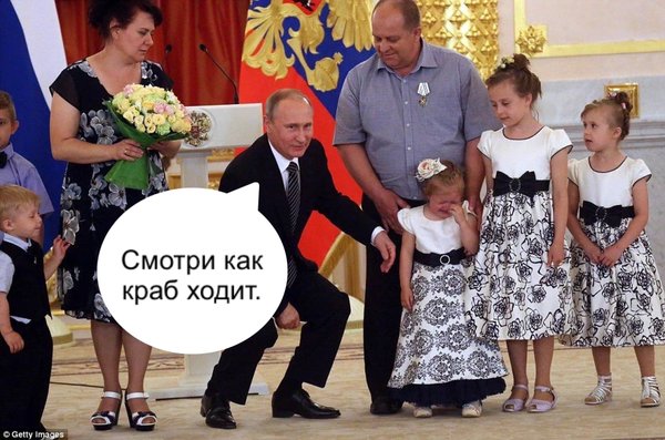Путин попытался успокоить девочку, которая расплакалась во время приёма в Кремле. Не получилось