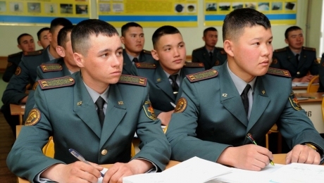 Казахские дембеля возвращаются домой