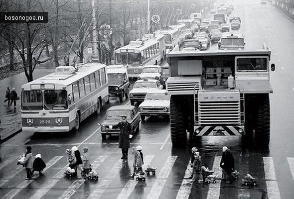 750 метров дороги в час. Почему Китай строит за неделю то, что мы за год