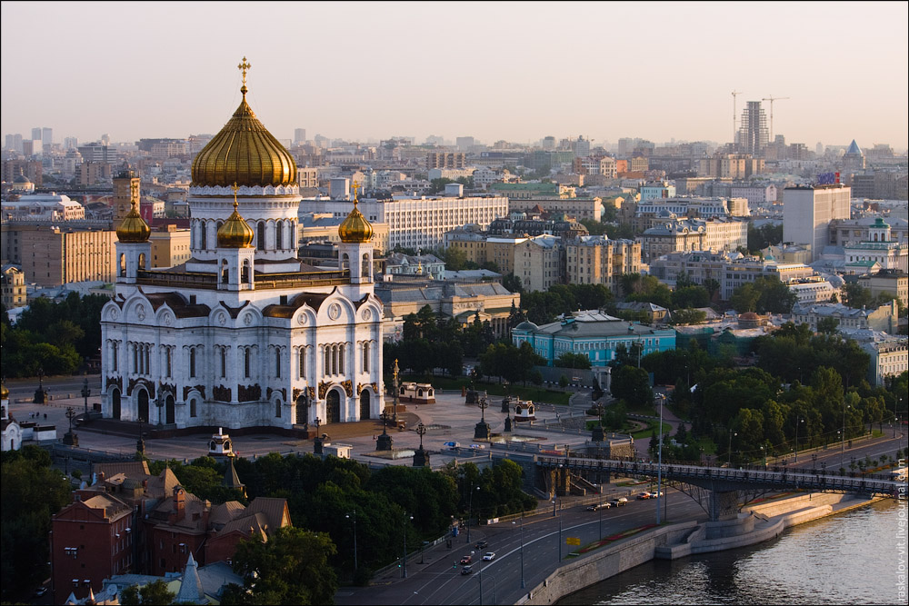 Вид на храм Христа Спасителя