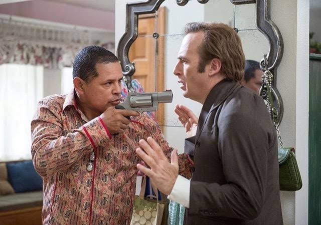 Для Америки это обычное явление. Огромные винтовочные патроны в обычном револьвере.