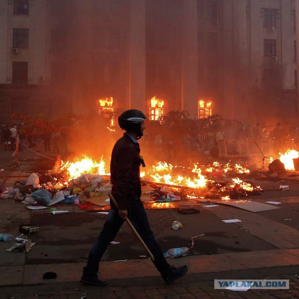 Центробанк поднял курсы евро и доллара на 2 рубля