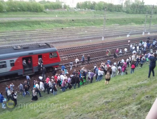 Что случилось на киевском направлении. Электрички поломанные. Пробка из поездов.