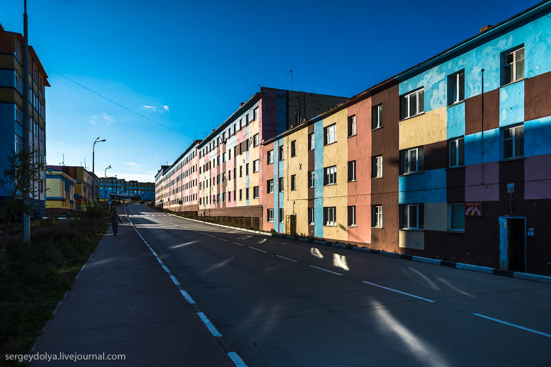 Г северный. Северный город. Северные города России. Северный город с разноцветными домами. Красивые Северные города России.