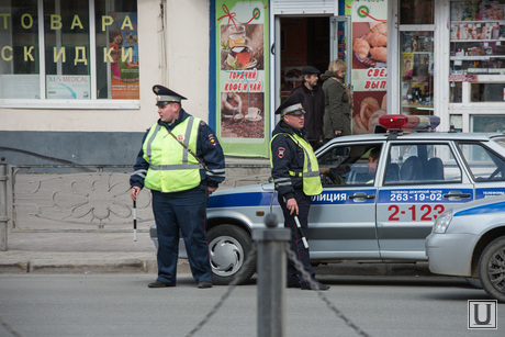 Сотрудник ДПС забыл в павильоне с шаурмой автомат Калашникова