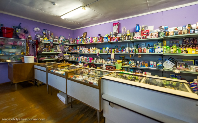 Териберка указатель. Териберка город. Гостевой дом морошка териберка. Лодейное териберка. Рыбаки териберка.