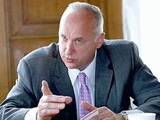 Директор ЦРУ подал в отставку из-за измены жене