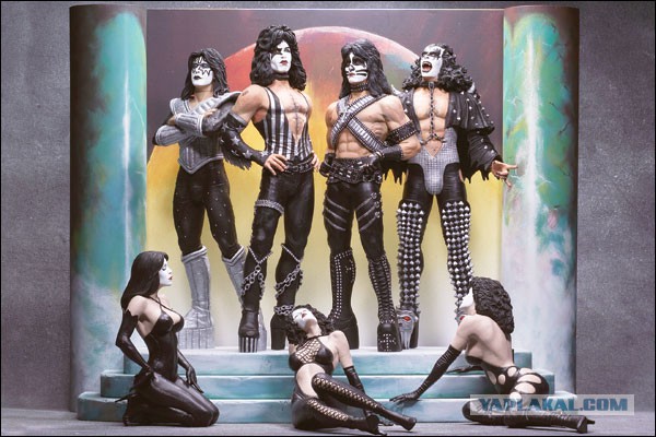 Как участники группы «Kiss» наносили свой знаменитый грим