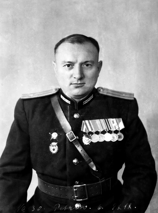 Фотографии советских офицеров   из частных зарубежных коллекций.