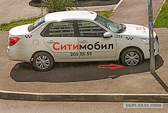 Небольшое наказание за парковку на тротуаре