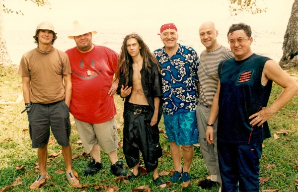 В Ростове-на-Дону неизвестные разрисовали стену коллажом в память об российском музыканте Кирилле Толмацком (Децл)