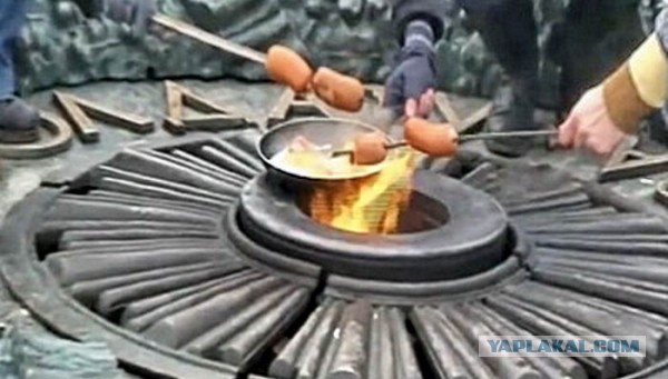Матерей Беслана после протеста во время панихиды приговорили к общественным работам и штрафам