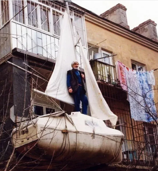 Как русский пенсионер построил яхту у себя на балконе и в одиночку совершил два кругосветных плавания. История Евгения Гвоздева