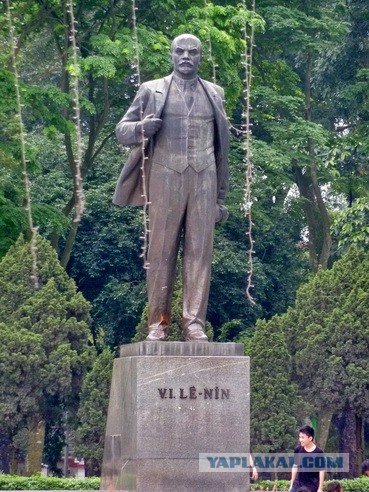 Памятники Ленину