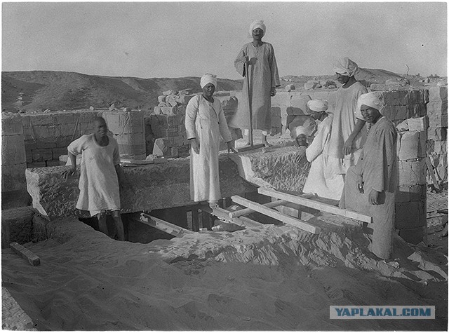 Египетский морок. Строительство колоссов, Сфинкса, пирамид на заре эры фотографий в 19 веке.