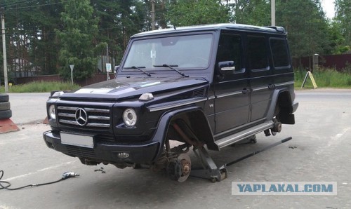 Чуваки на Porsche Cayenne и Гелике решили проучить девушку.
