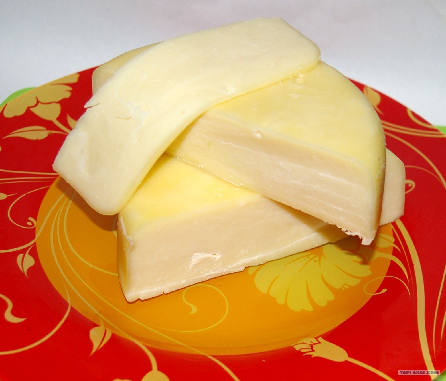 Как приготовить сыр из сметаны и молока. Домашний сыр. Домашний сыр из молока. Сыр из творога. Сыр твердый.
