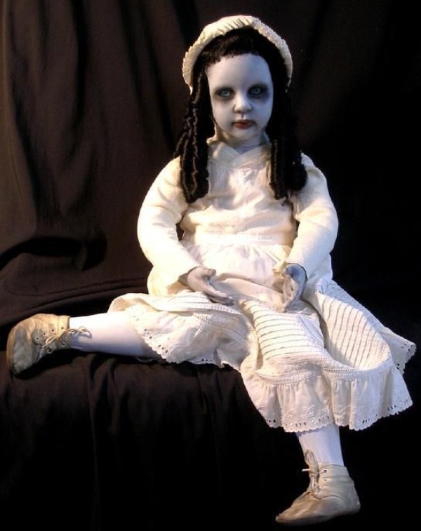 Страшная находка в доме моего брата. Необычная кукла(