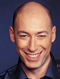 Попросил жену связать яркий свитер