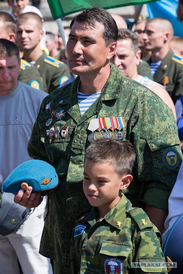 С Днем ВДВ, посоны!