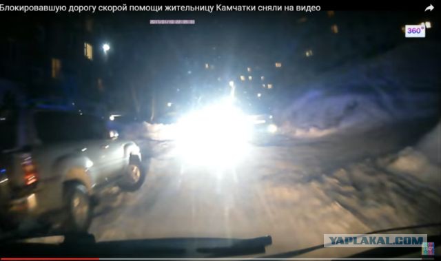 Установлена владелица автомобиля, не пропустившего скорую к умирающему пациенту