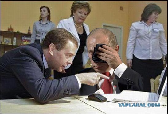 Фотожаба: Мальчик, Медведев и ноутбук