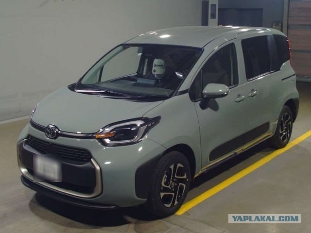Просторный 120-сильный микровэн Toyota с вариатором по цене 90-сильной Lada Granta с «механикой». В РФ начали принимать заказы на Toyota Sienta из Японии