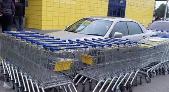 Поставил машину на пешеходной дорожке...