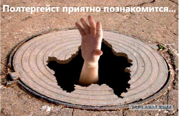 В Екатеринбурге водитель искал где бы припарковаться во дворе, но наткнулся на полтергейста, который перевернул машину
