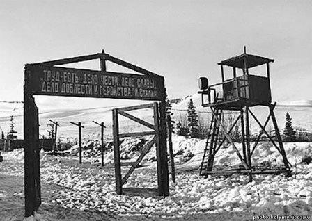 Интересно, в какой момент Виссарионыч понял, что это блядство пора прекращать.