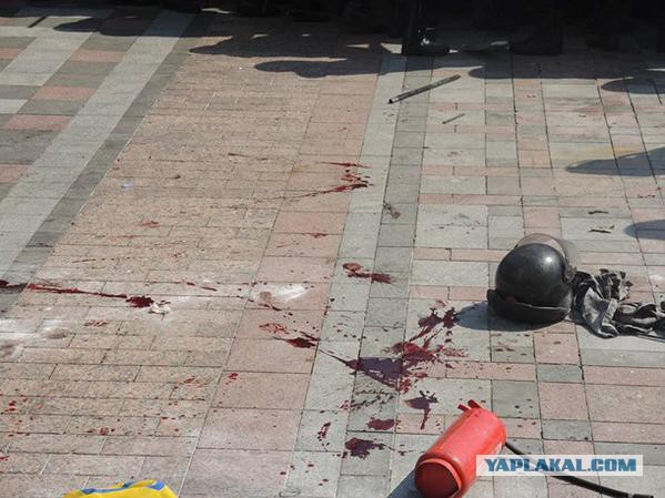 Митингующие в Киеве штурмуют здание Рады