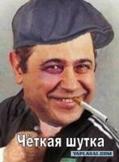 Венцеслав набирает воду в чайник