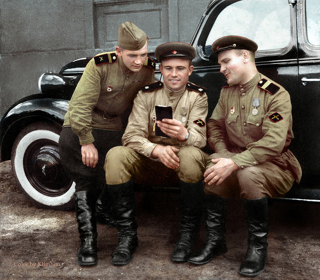 Московская художница Ольга Ширнина раскрасила более 2000 старых фотографий