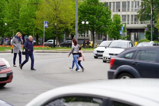 Активисты спасают пешеходов
