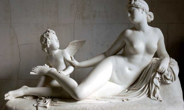 Погода жарче, платья короче