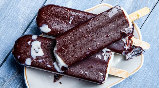 Мороженое в вафельныx cтаканчикax, 1980-е, СССР
