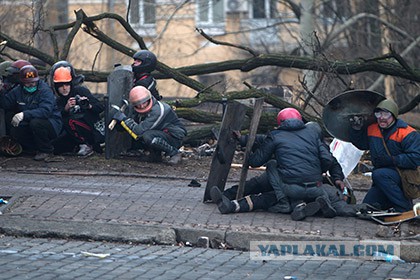 Глава МВД Украины разрешил применять боевое оружие