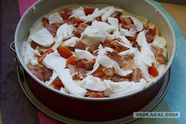 Картофельное суфле-запеканка, С беконом, сыром и помидорами
