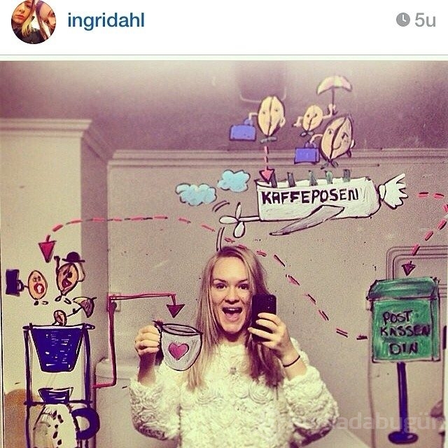 Девушка делает автопортреты, дорисовывая реальность на зеркале!