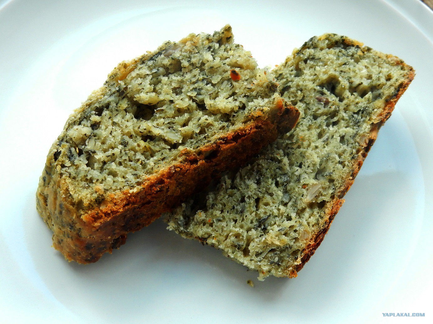 японский хлеб зеленый. хлебцы со шпинатом. зеленый хлеб. хлеб из пророщенной зеленой гречки. японский хлеб зеленый.