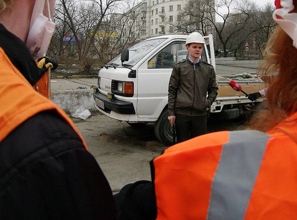 Владивосток: сами ямы залатаем!