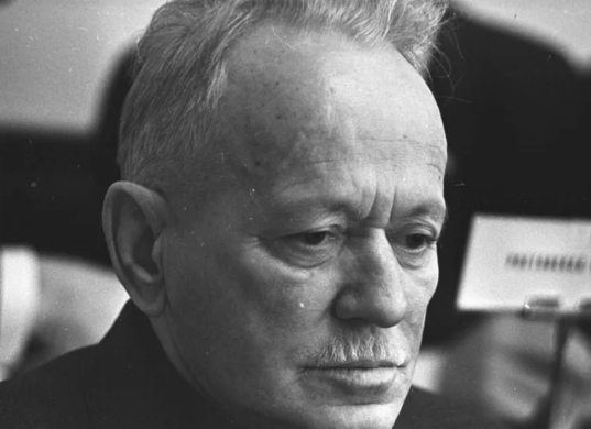 Как писатель, Михаил Шолохов погиб в январе 1942 года