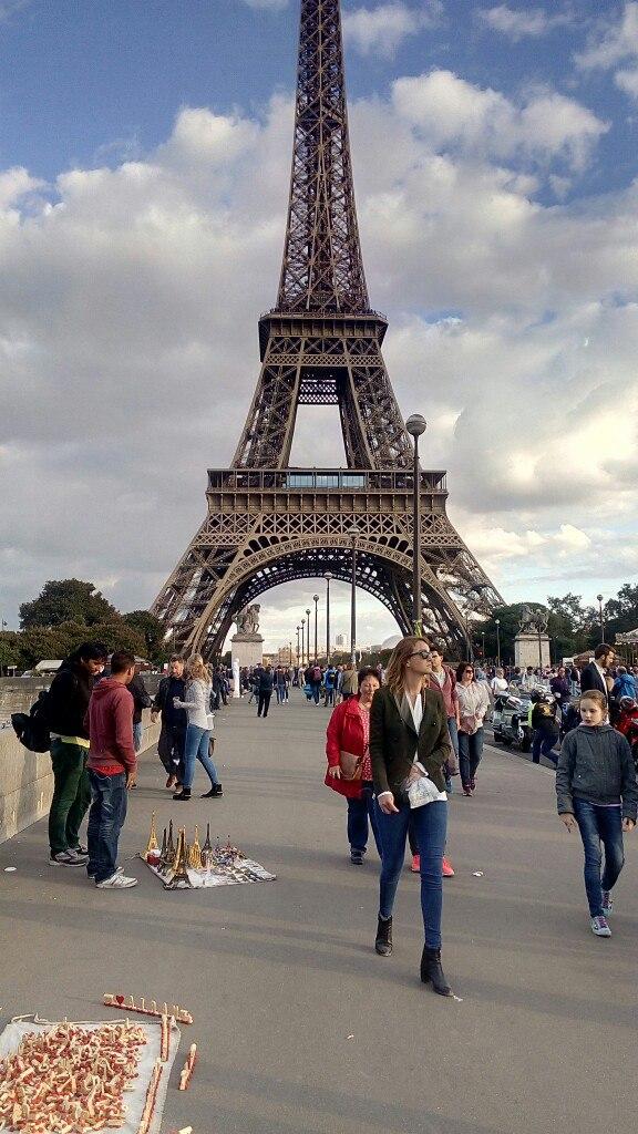 О поездке в Париж: "в Париже наши 90-е"