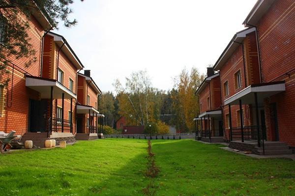 РЖД отрежет от цивилизации поселок в Подмосковье, закрыв ж/д переезд. Говорят, его не существует!