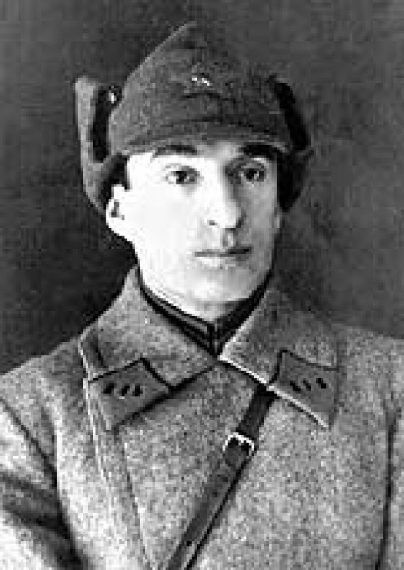 Полковник ГРУ Лев Маневич. Он похоронен в чужой стране под чужим именем и забыт своей страной
